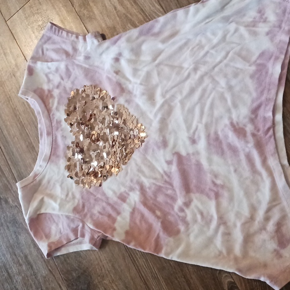 Girls pink and white t-shirt with a gold heart